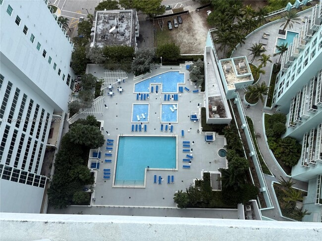 Building Photo - 1800 N Bayshore Dr