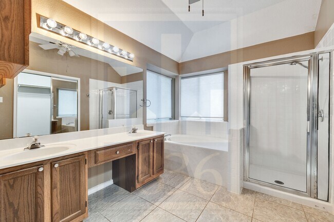 Building Photo - 2104 Grove Dr