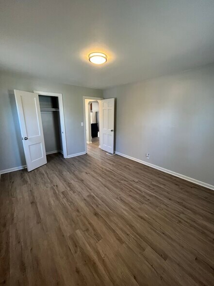 Building Photo - 272 S Weyant Ave