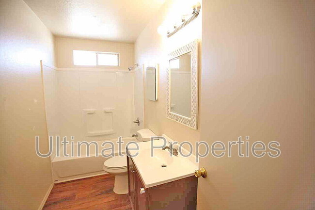Building Photo - 1614 W Sequoia Dr