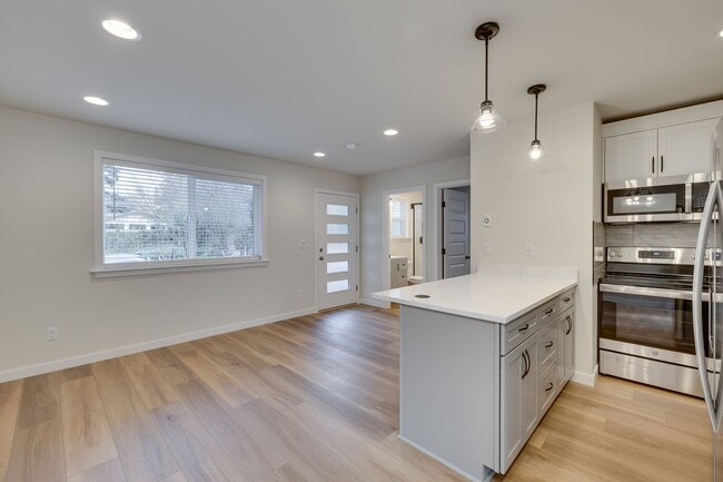 Building Photo - Brand New 1 Bedroom on Martha Lake!