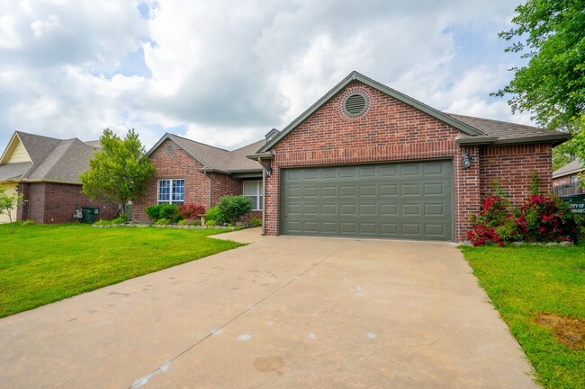 Building Photo - 4 Bed | 2 Bath | Owasso