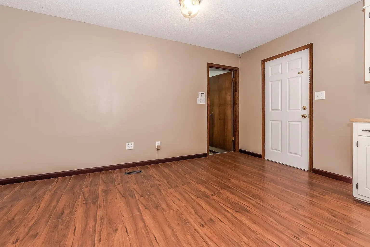 Building Photo - 5400 Beam Lake Dr