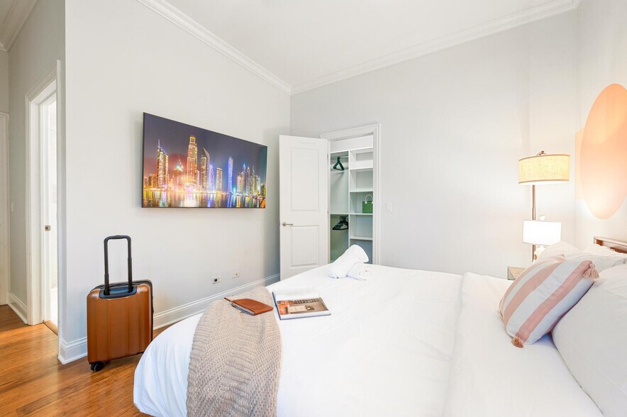 Building Photo - 1243 W Madison St