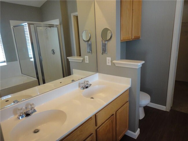 Building Photo - 809 Chiselpoint Cove