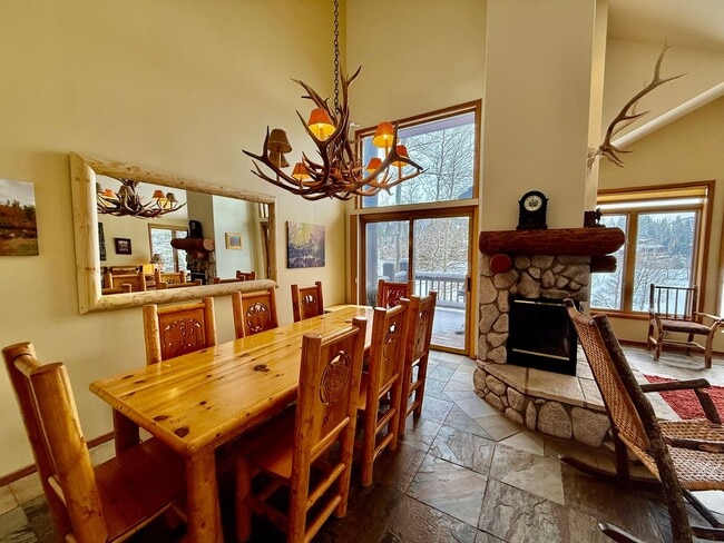 Building Photo - Snowcreek V – Stunning 4 Bed, 3 Bath Corner Unit