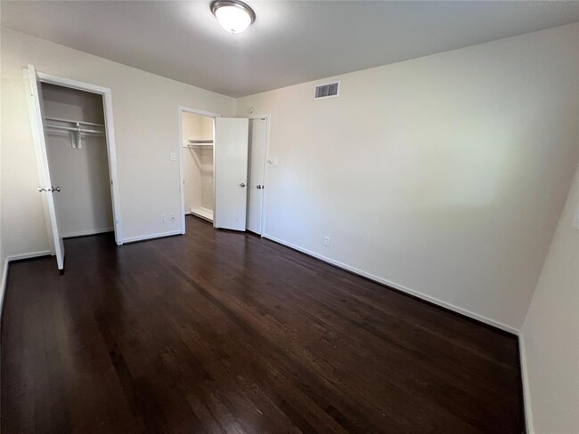 Building Photo - 9602 Fairdale Ln
