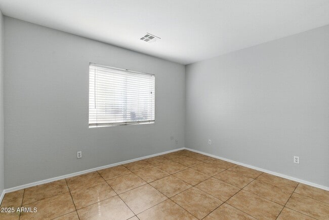 Building Photo - 11546 W Schleifer Dr