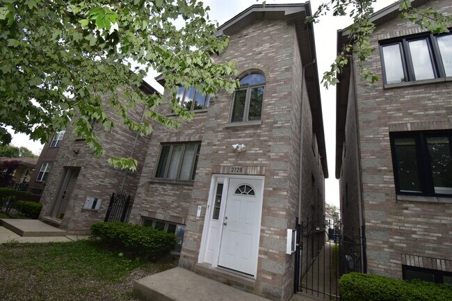Building Photo - 2729 W 37th Pl