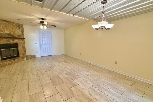 Building Photo - $500 RENT CREDIT | AVAILABLE NOW! | ONLY PAY ELECTRIC! | (Pets Considered)