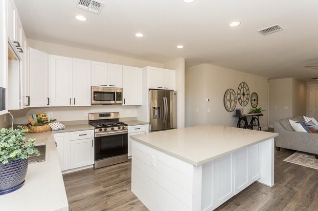 Building Photo - Stunning new build 4 bedroom Chino Valley home!