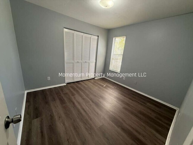 Building Photo - 198 N Fernwood Ave