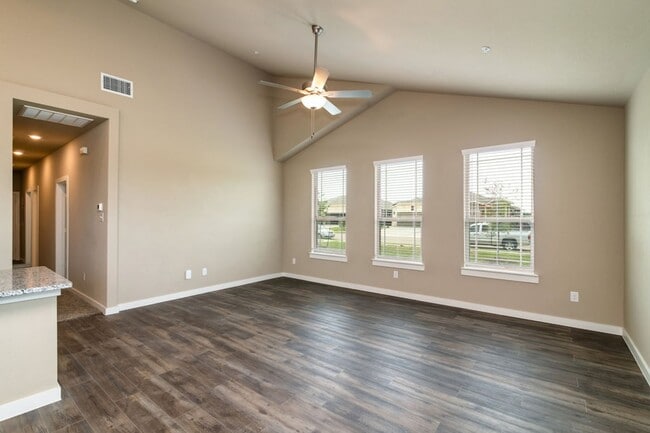 Building Photo - AVAILABLE NOW! GORGEOUS 3 BEDROOM FOUR PLEX LOCATED IN MIDLOTHIAN ISD!