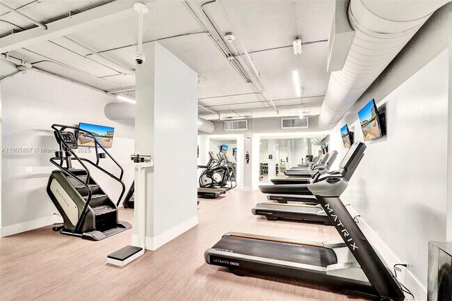 Building Photo - 1901 Brickell Ave