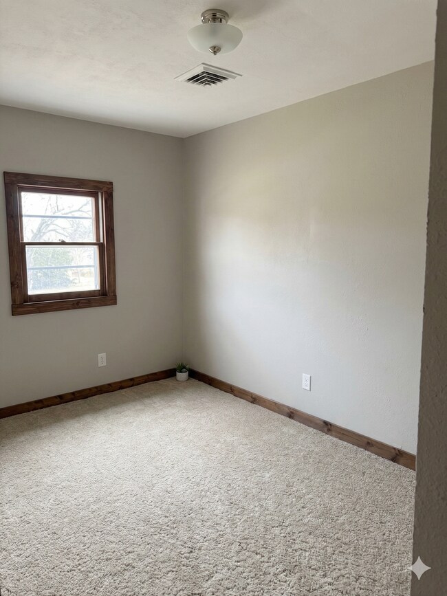 Building Photo - Renovated 2BR House | Storage Shop Included | All Animals Welcome | El Dorado Springs MO