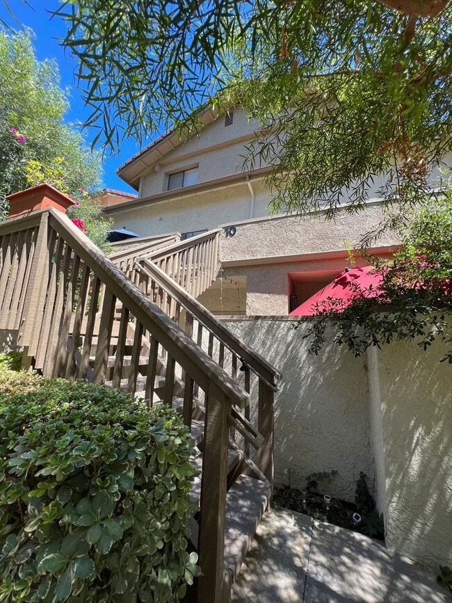 Primary Photo - 3 bed, 2 1/2 bath Thousand Oaks Townhome