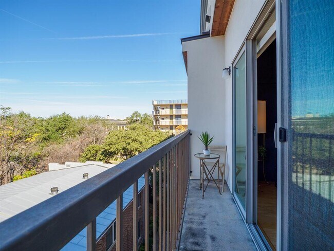 Building Photo - 908 Nueces St