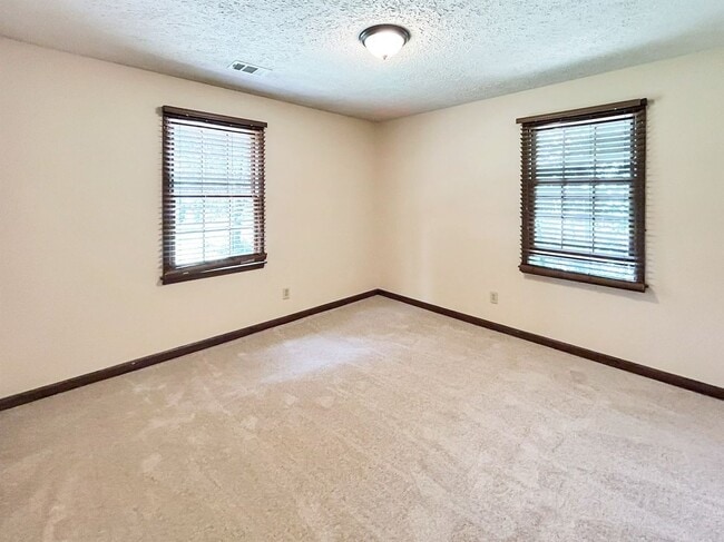 Building Photo - 2491 Annandale Dr
