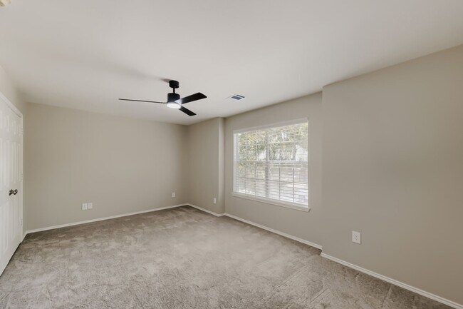 Building Photo - 11 Wineberry Pl