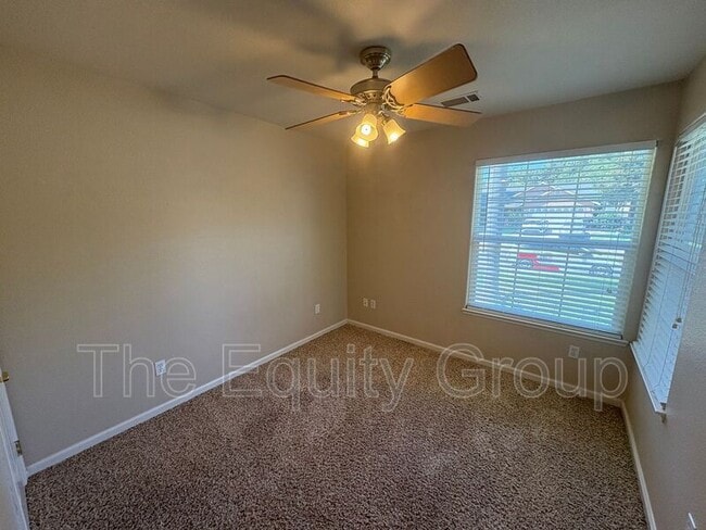 Building Photo - 3645 E Vista Dr