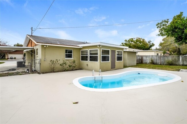 Building Photo - 610 Charlotte Ave