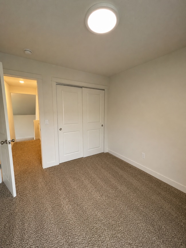 Building Photo - East Helena Rental