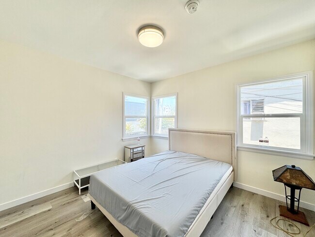 Building Photo - 2013 S Shenandoah St