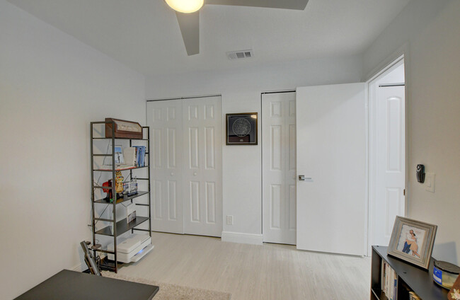 Building Photo - 6553 Via Regina