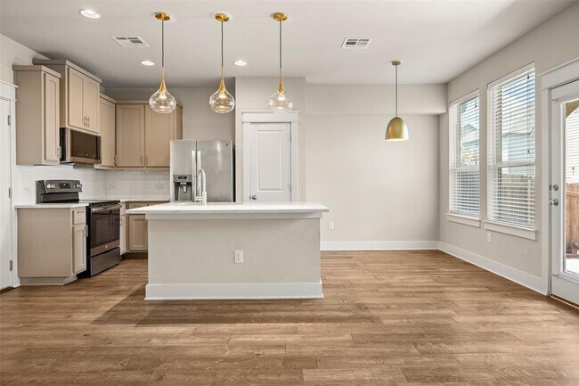 Building Photo - 13501 Metric Blvd