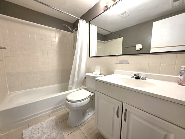 Building Photo - 1010 Adams Ave