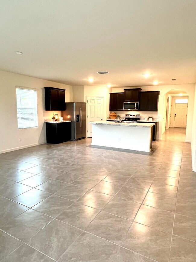 Building Photo - 4011 SW Kidd Ct