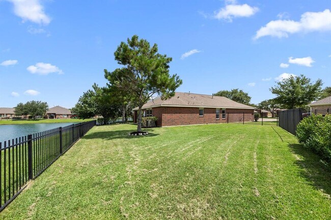 Building Photo - 26151 Travis Brook Dr