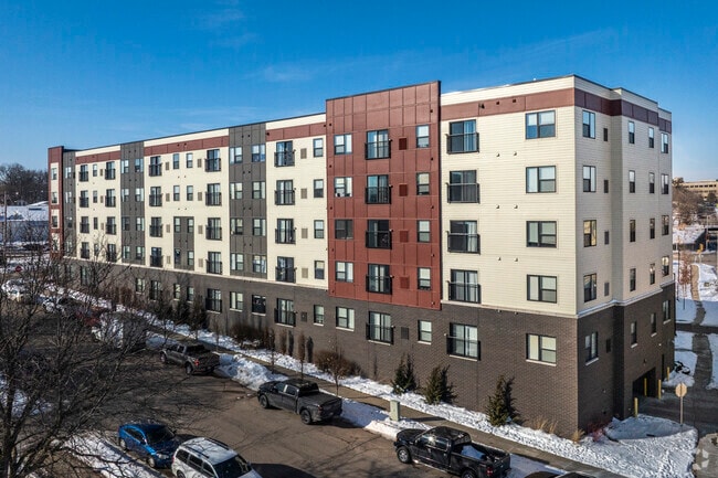 Building Photo - River Flats