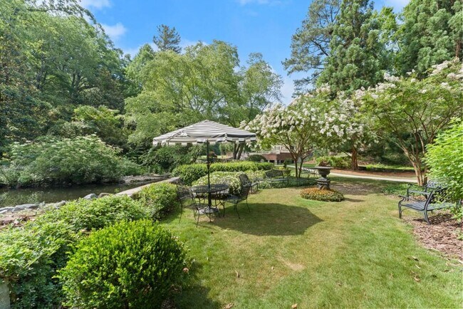 Building Photo - 25312 Plantation Dr NE