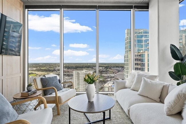 Building Photo - 777 N Ashley Dr