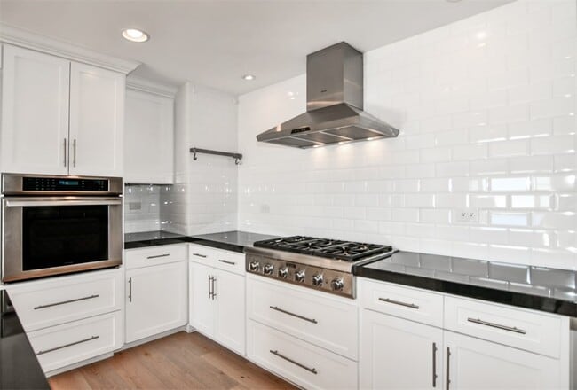 Building Photo - 7 Sandbar Dr