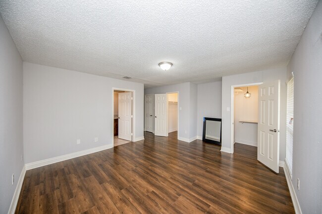 Building Photo - 451 Gentilly Dr