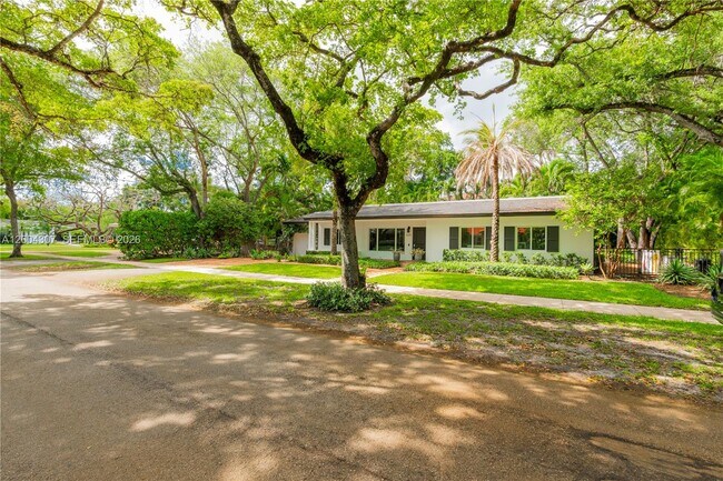 Building Photo - 1029 Mariposa Ave