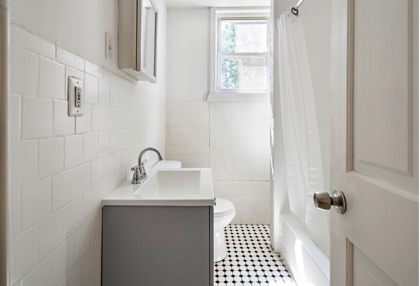 Building Photo - 16 Mayfair St