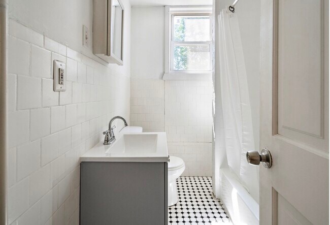 Building Photo - 16 Mayfair St