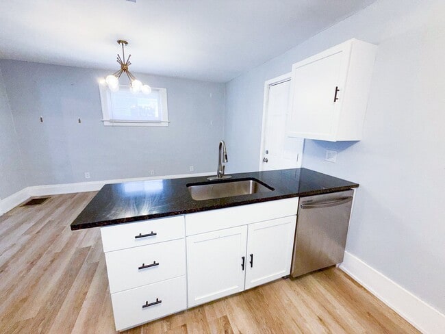 Building Photo - Elegant 3-Bedroom Home with Designer Finishes & Private Backyard!