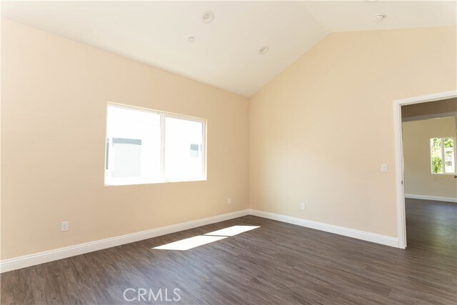 Building Photo - 9246 Cedros Ave