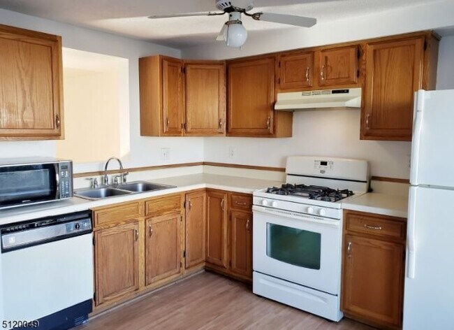 Building Photo - 53 Ben Franklin Dr