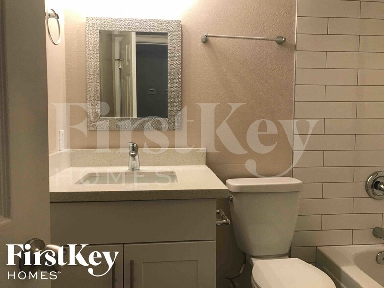 Building Photo - 1444 N Ananea