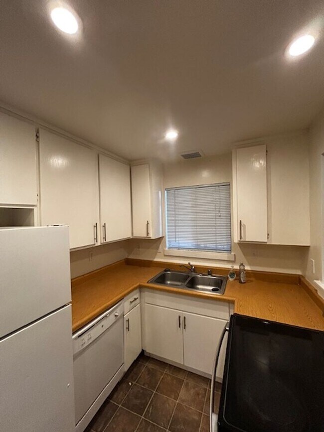 Building Photo - CivicCenter943