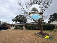 Building Photo - Beautifully Renovated 4BR Home with Private Pool in Fort Walton Beach!