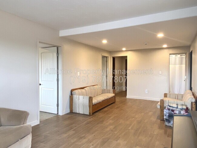 Building Photo - 2168 Wildwood Dr
