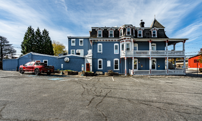 Building Photo - 400 Bridge St