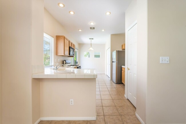 Building Photo - Beautiful Single Story Home with 3 Bedroom...