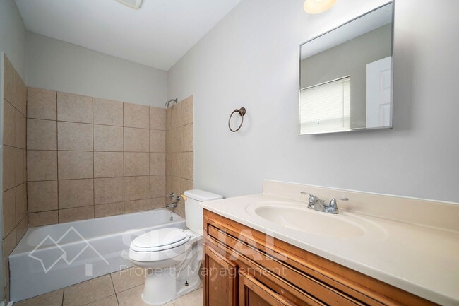 Building Photo - 2827 Arrowhead Cir NE